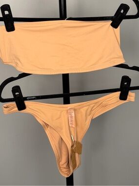 SKIMS BIKINI SET SWIM BANDEAU BIKINI TOP I SWIM CHEEKY TANGA
BOTTOMS COLOR OCHRE